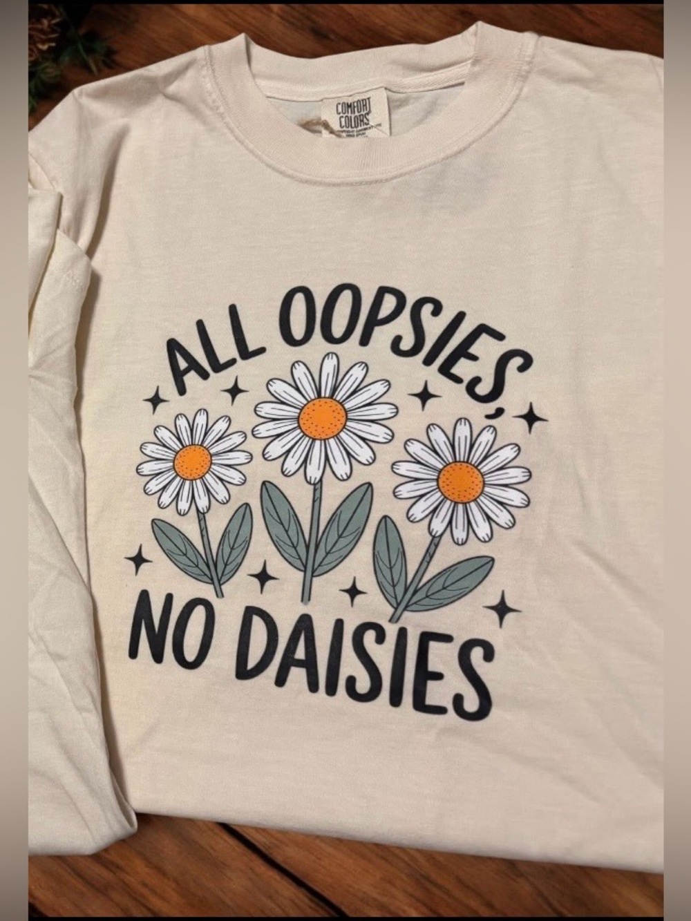 Comfort Colors Cream Graphic Tee with Daisies